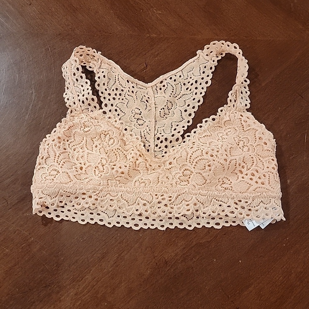 (J15) Light peach color sport bra size M French Affair